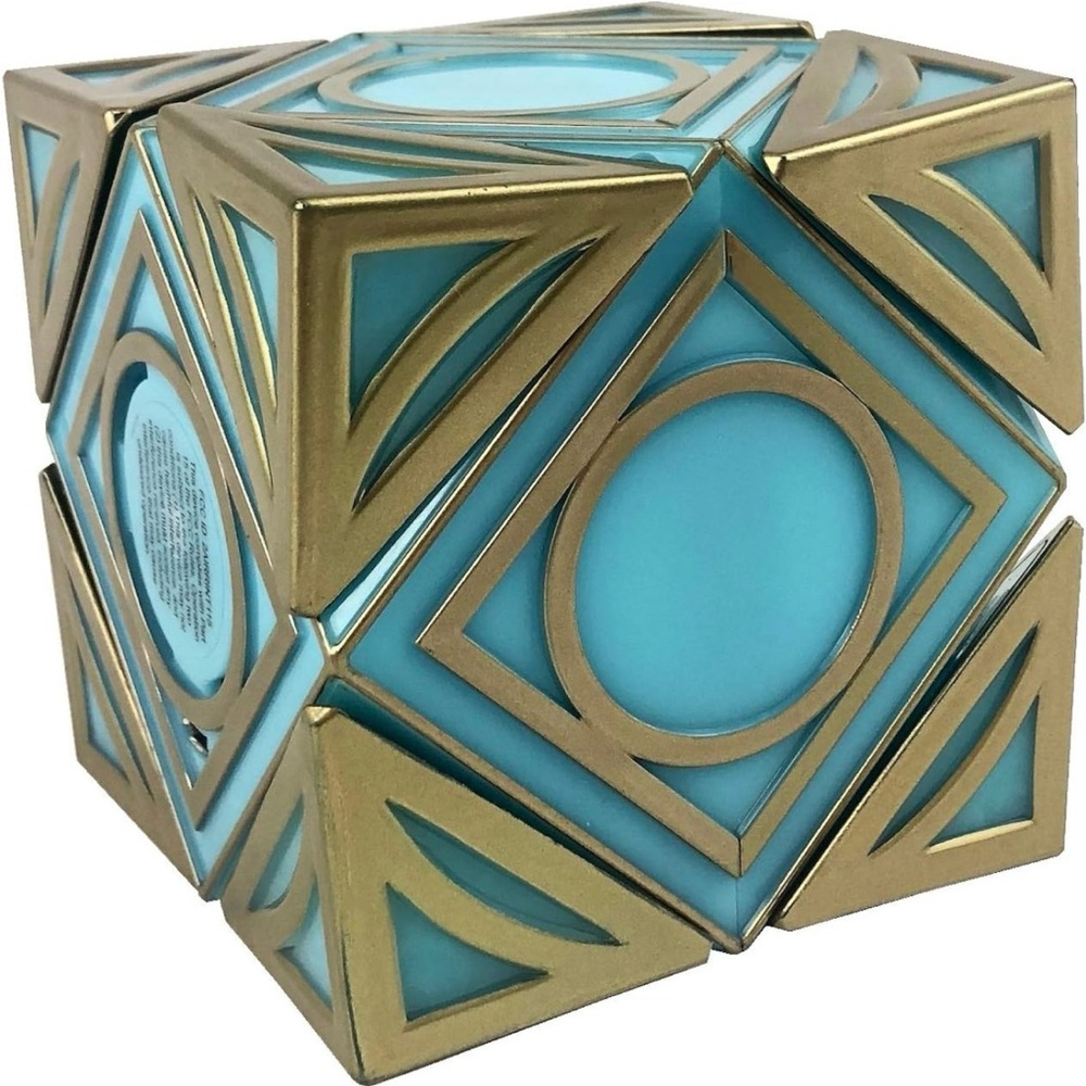 Galaxy’s Edge Star Wars Holocron Cube & 3 Kyber Crystals
